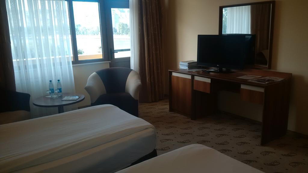 River Side Hotel Mingachevir Ruang foto