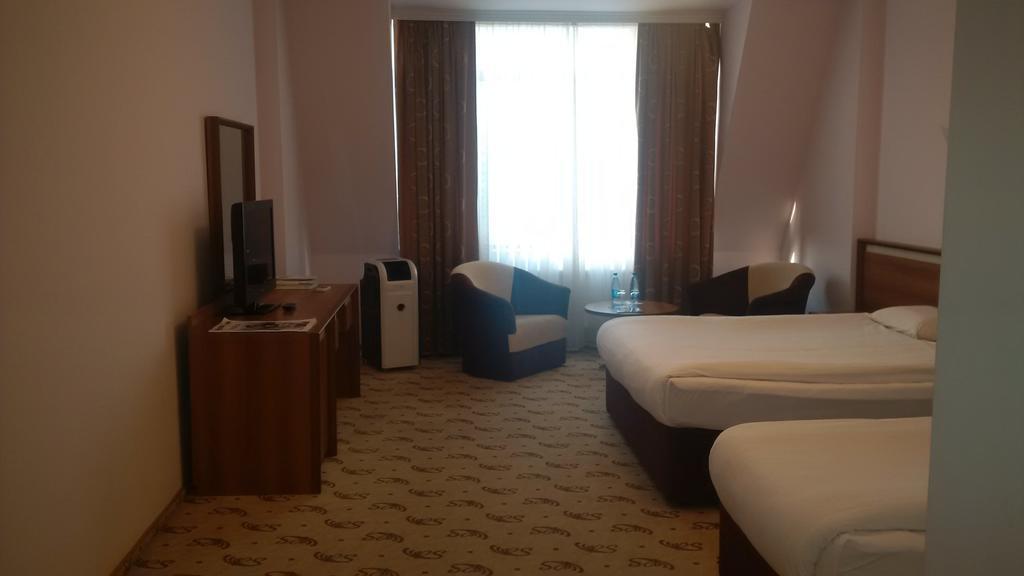 River Side Hotel Mingachevir Ruang foto