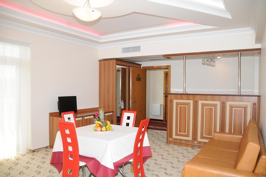 River Side Hotel Mingachevir Ruang foto