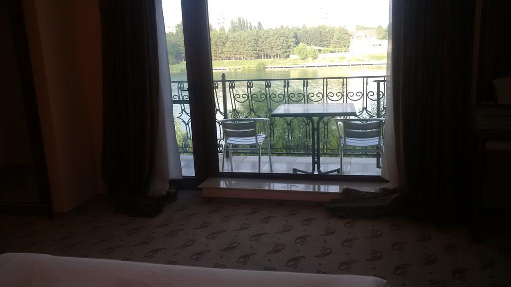 River Side Hotel Mingachevir Ruang foto