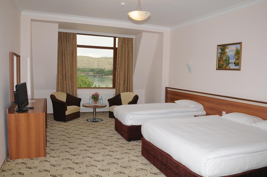 River Side Hotel Mingachevir Ruang foto