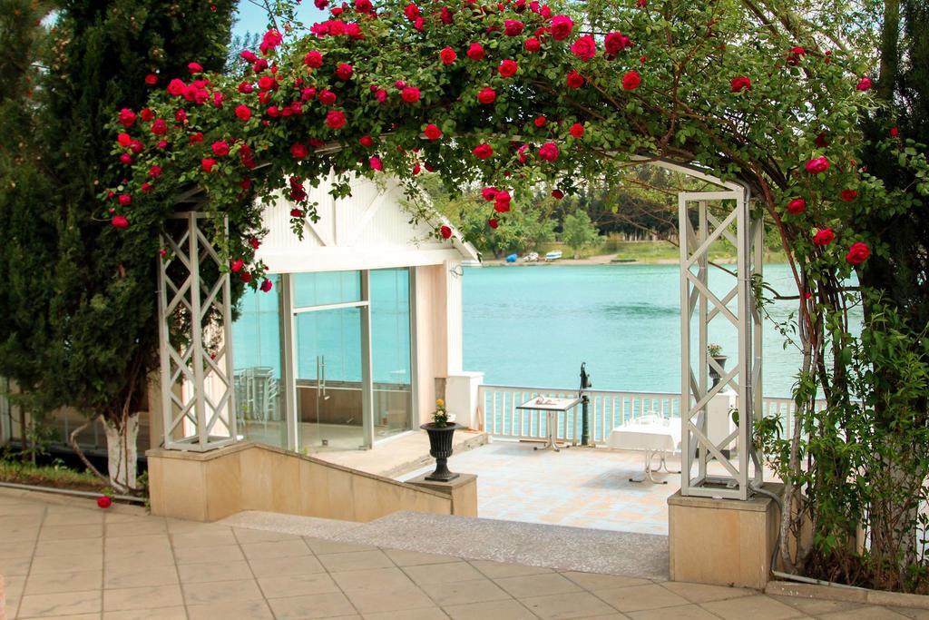 River Side Hotel Mingachevir Bagian luar foto