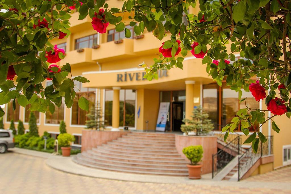 River Side Hotel Mingachevir Bagian luar foto