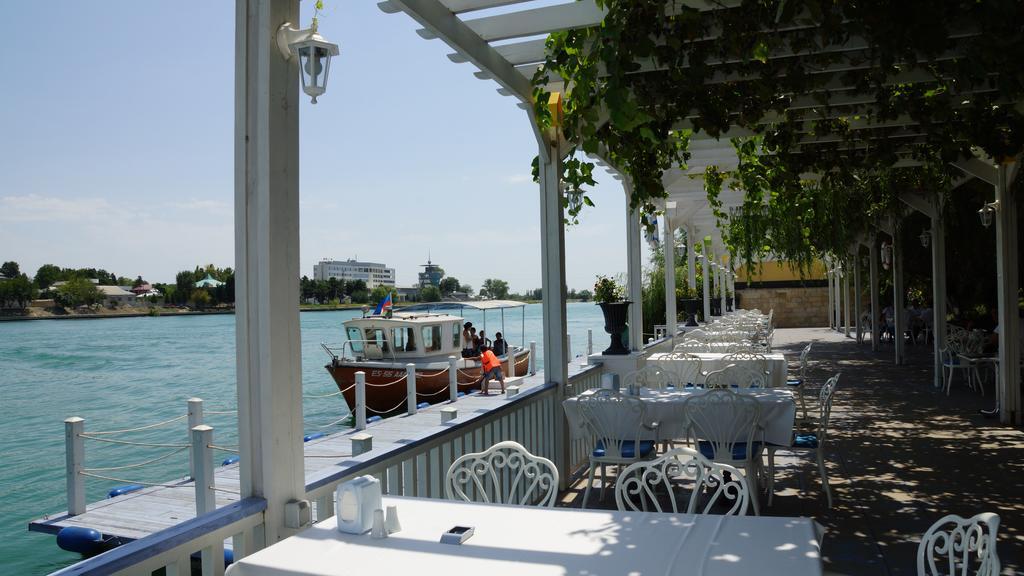 River Side Hotel Mingachevir Bagian luar foto