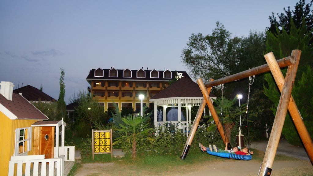 River Side Hotel Mingachevir Bagian luar foto
