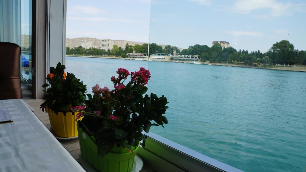 River Side Hotel Mingachevir Bagian luar foto