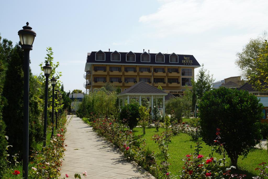 River Side Hotel Mingachevir Bagian luar foto